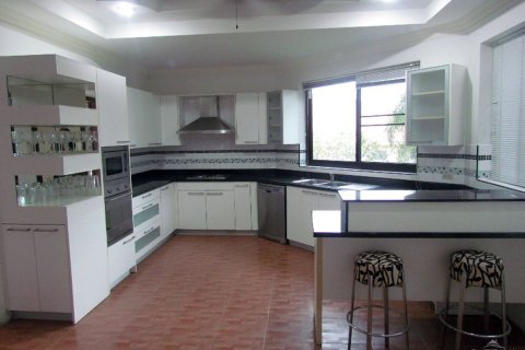 Casa de 4 dormitorios en Pattaya, Tailandia № 45430 - foto 19
