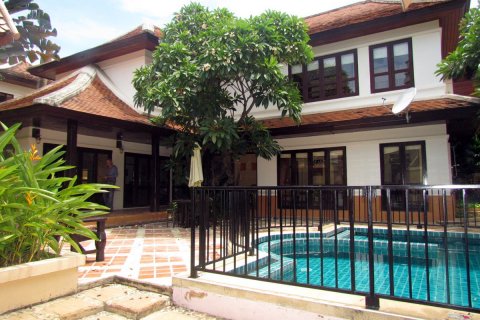 Casa de 3 dormitorios en Jomtien Beach, Pattaya, Tailandia № 45440 - foto 7