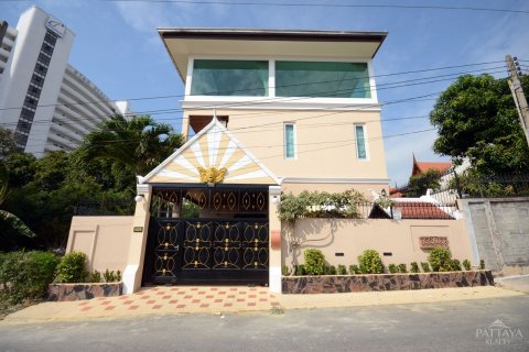 Casa de 4 dormitorios en Pattaya, Tailandia № 45497 - foto 22