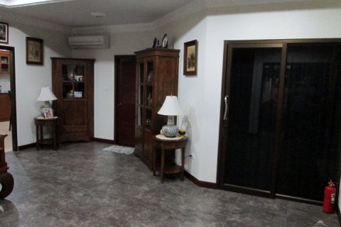 Casa de 4 dormitorios en Pattaya, Tailandia № 45517 - foto 22