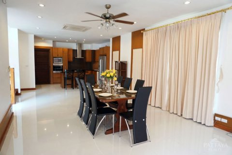 Casa de 5 dormitorios en Pattaya, Tailandia № 45508 - foto 22