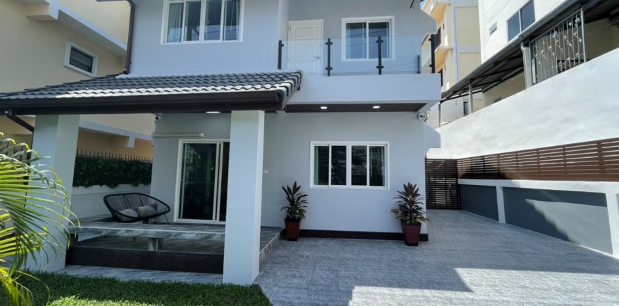 Casa de 4 dormitorios en Pattaya, Tailandia № 45480