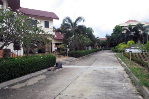 Casa de 4 dormitorios en Pattaya, Tailandia № 45430 - foto 2