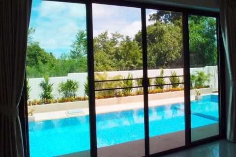 Casa de 4 dormitorios en Pattaya, Tailandia № 45518 - foto 10