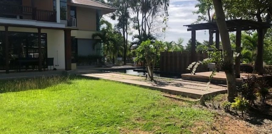 Casa de 4 dormitorios en Pattaya, Tailandia № 45471