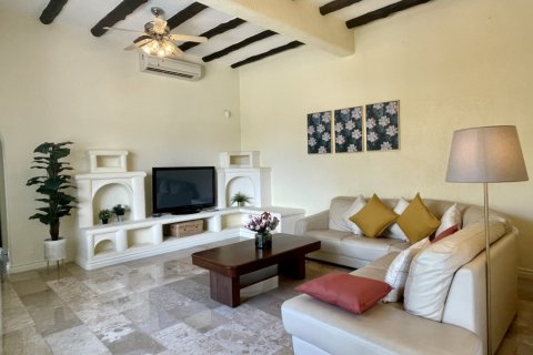 Casa de 5 dormitorios en Pattaya, Tailandia № 45546 - foto 15
