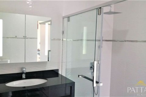 Casa de 5 dormitorios en Pattaya, Tailandia № 45475 - foto 17