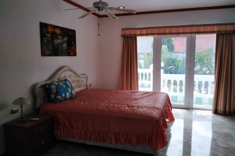 Casa de 4 dormitorios en Pattaya, Tailandia № 45434 - foto 23