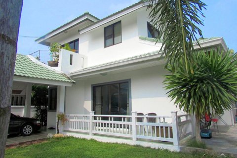 Casa de 3 dormitorios en Pattaya, Tailandia № 45432