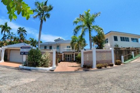 Casa de 4 dormitorios en Pattaya, Tailandia № 45483 - foto 3