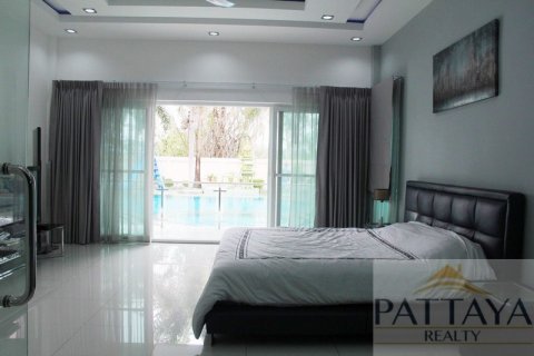 Casa de 4 dormitorios en Pattaya, Tailandia № 45519 - foto 22