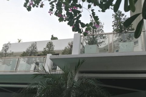 Casa de 4 dormitorios en Jomtien Beach, Pattaya, Tailandia № 45532 - foto 19