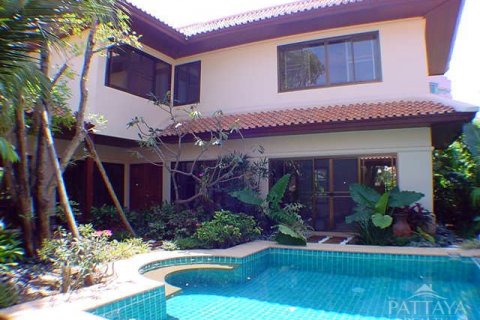 Casa de 3 dormitorios en Jomtien Beach, Pattaya, Tailandia № 45513