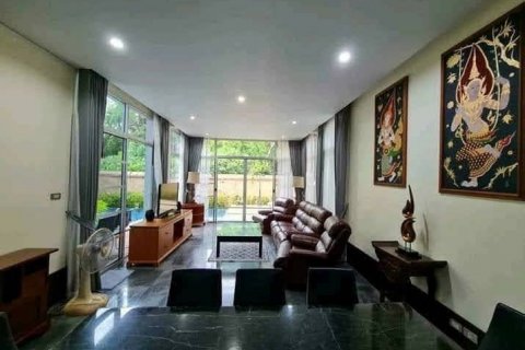 Casa de 4 dormitorios en Pattaya, Tailandia № 45547 - foto 4