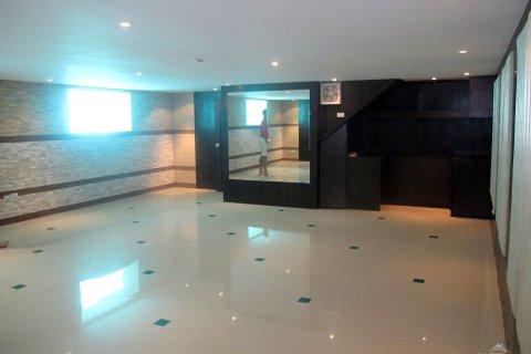 Casa de 4 dormitorios en Jomtien Beach, Pattaya, Tailandia № 45494 - foto 24