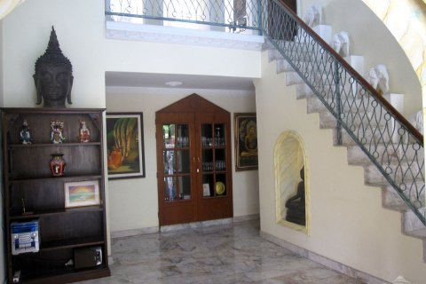 Casa de 3 dormitorios en Jomtien Beach, Pattaya, Tailandia № 45495 - foto 11