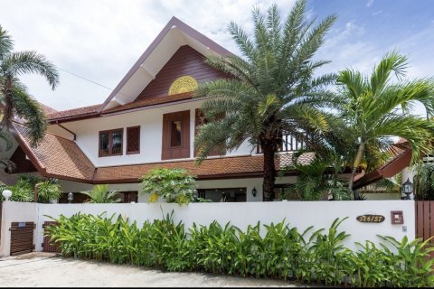 Casa de 4 dormitorios en Jomtien Beach, Pattaya, Tailandia № 45498 - foto 10