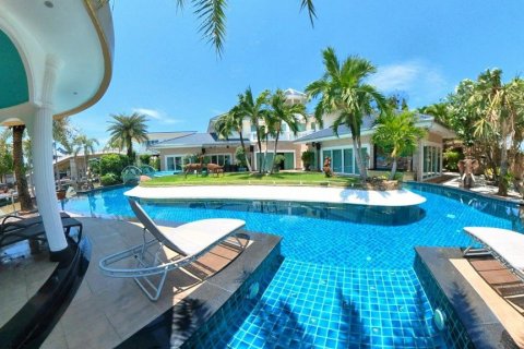 Casa de 4 dormitorios en Pattaya, Tailandia № 45483 - foto 29