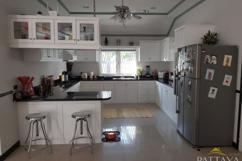 Casa de 4 dormitorios en Pattaya, Tailandia № 45438 - foto 7