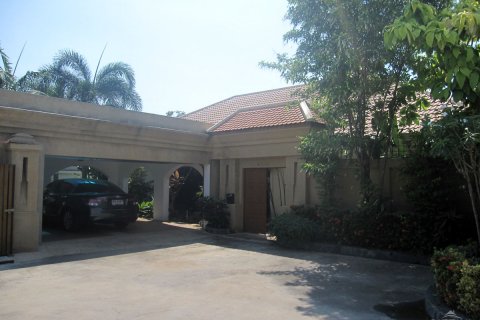 Casa de 4 dormitorios en Jomtien Beach, Pattaya, Tailandia № 45494