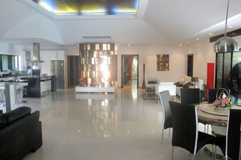 Casa de 4 dormitorios en Jomtien Beach, Pattaya, Tailandia № 45494 - foto 18