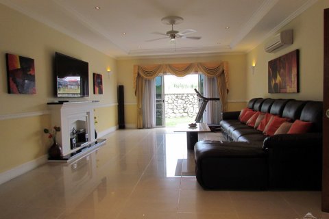 Casa de 3 dormitorios en Pattaya, Tailandia № 45435 - foto 22