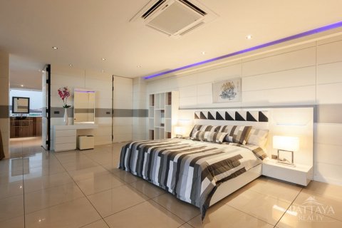 Condominio de 5 dormitorios en Pattaya, Tailandia № 45416 - foto 3