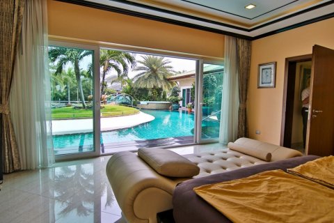 Casa de 4 dormitorios en Pattaya, Tailandia № 45483 - foto 15