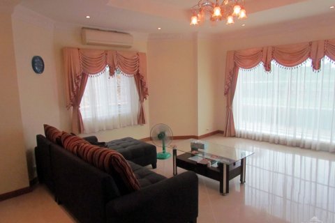 Casa de 4 dormitorios en Pattaya, Tailandia № 45516 - foto 28
