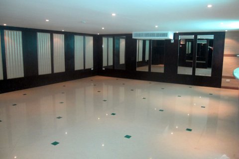 Casa de 4 dormitorios en Jomtien Beach, Pattaya, Tailandia № 45494 - foto 23
