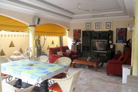 Casa de 3 dormitorios en Jomtien Beach, Pattaya, Tailandia № 45495 - foto 9