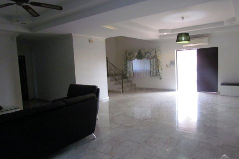 Casa de 4 dormitorios en Pattaya, Tailandia № 45430 - foto 17