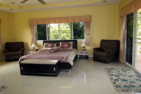 Casa de 4 dormitorios en Pattaya, Tailandia № 45500 - foto 30