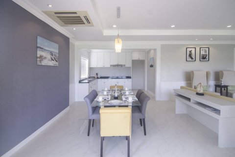 Casa de 5 dormitorios en Pattaya, Tailandia № 45536 - foto 15