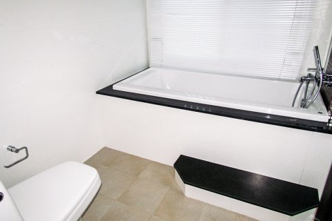 Casa de 4 dormitorios en Pattaya, Tailandia № 45457 - foto 15