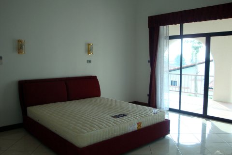 Casa de 5 dormitorios en Pattaya, Tailandia № 45493 - foto 20
