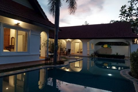 Casa de 4 dormitorios en Pattaya, Tailandia № 46179 - foto 7