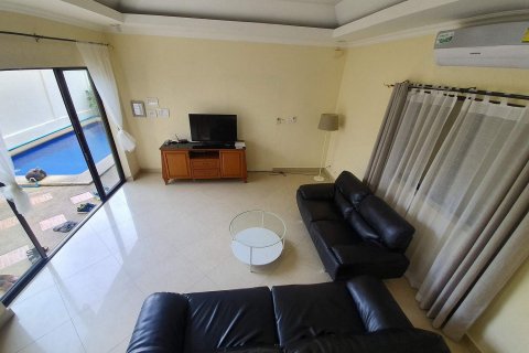 Casa de 4 dormitorios en Pattaya, Tailandia № 45537 - foto 2