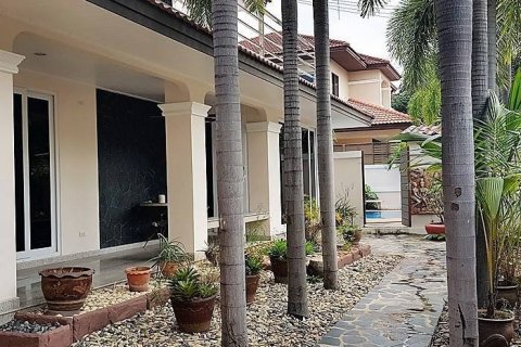 Casa de 5 dormitorios en Pattaya, Tailandia № 45526 - foto 18