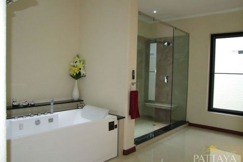 Casa de 4 dormitorios en Pattaya, Tailandia № 45437 - foto 10
