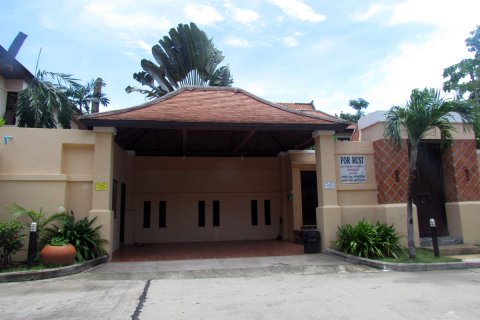 Casa de 3 dormitorios en Jomtien Beach, Pattaya, Tailandia № 45440