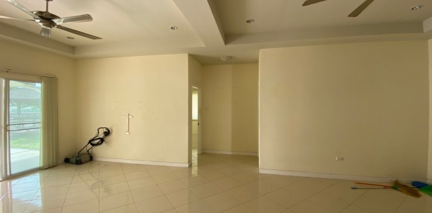 Casa de 3 dormitorios en Pattaya, Tailandia № 45486