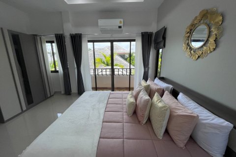 Casa de 4 dormitorios en Pattaya, Tailandia № 45489 - foto 16