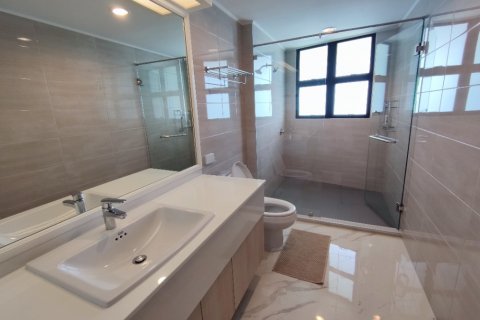Condominio de 4 dormitorios en Pattaya, Tailandia № 45394 - foto 2