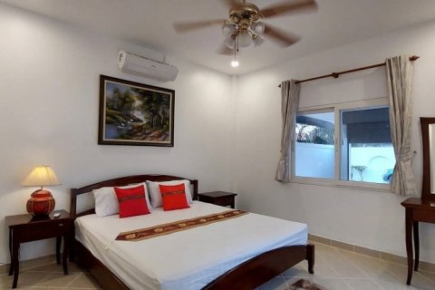 Casa de 4 dormitorios en Pattaya, Tailandia № 46179 - foto 17