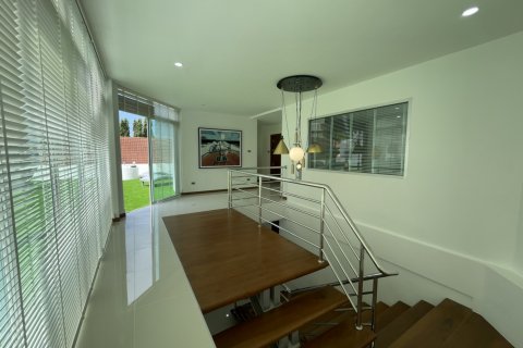 Casa de 4 dormitorios en Jomtien Beach, Pattaya, Tailandia № 23856 - foto 9