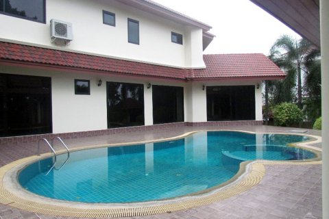 Casa de 4 dormitorios en Pattaya, Tailandia № 45430 - foto 10