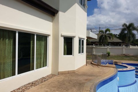 Casa de 3 dormitorios en Pattaya, Tailandia № 45484 - foto 16