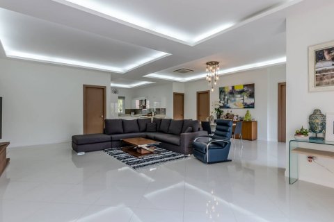 Casa de 4 dormitorios en Pattaya, Tailandia № 45527 - foto 7