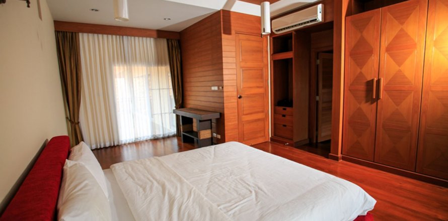 Casa de 5 dormitorios en Pattaya, Tailandia № 45508